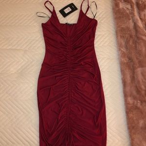 Fashion Nova Wine Ruched Body com dress